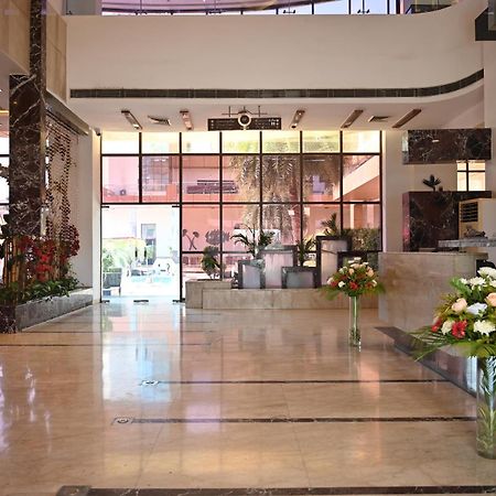 Club Florence Гургаон Экстерьер фото
