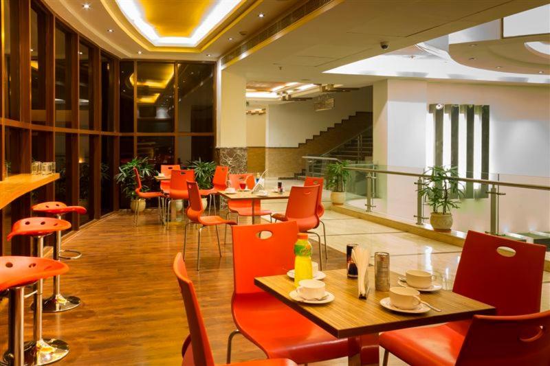 Club Florence Гургаон Экстерьер фото