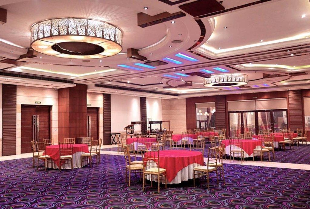 Club Florence Гургаон Экстерьер фото