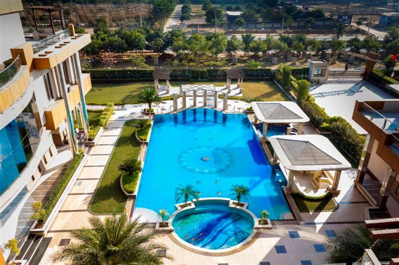 Club Florence Гургаон Экстерьер фото