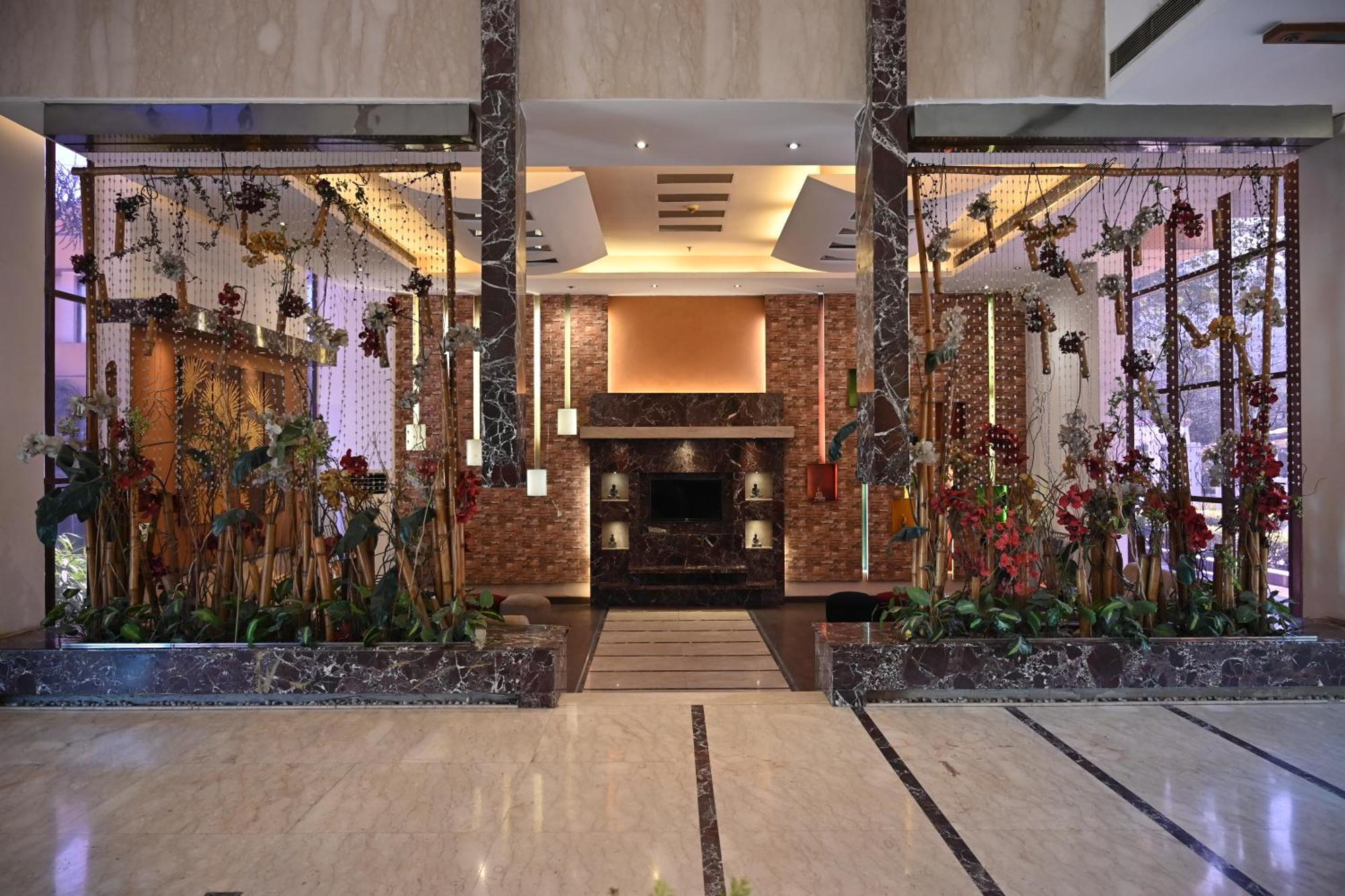 Club Florence Гургаон Экстерьер фото